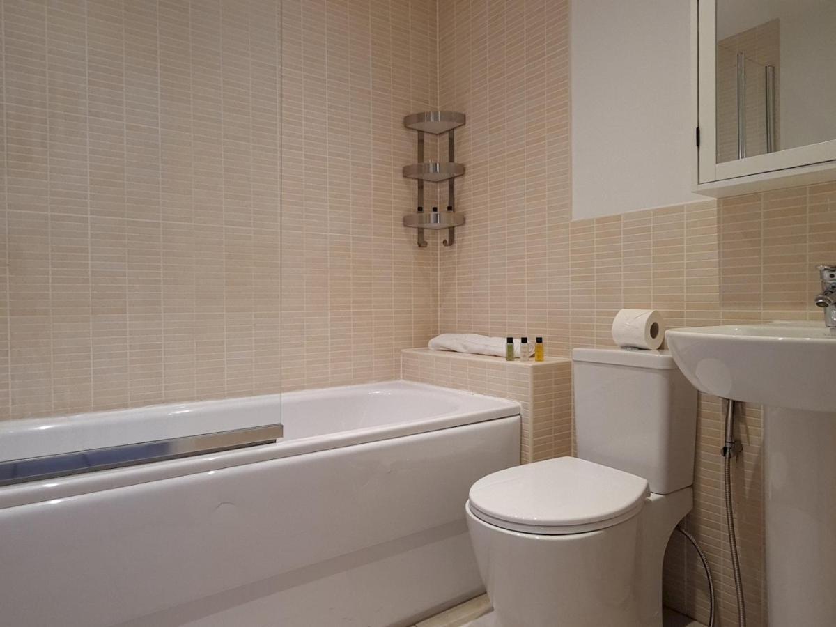 Pass The Keys Well Located Modern 5 Bedroom House เบอร์มิงแฮม ภายนอก รูปภาพ